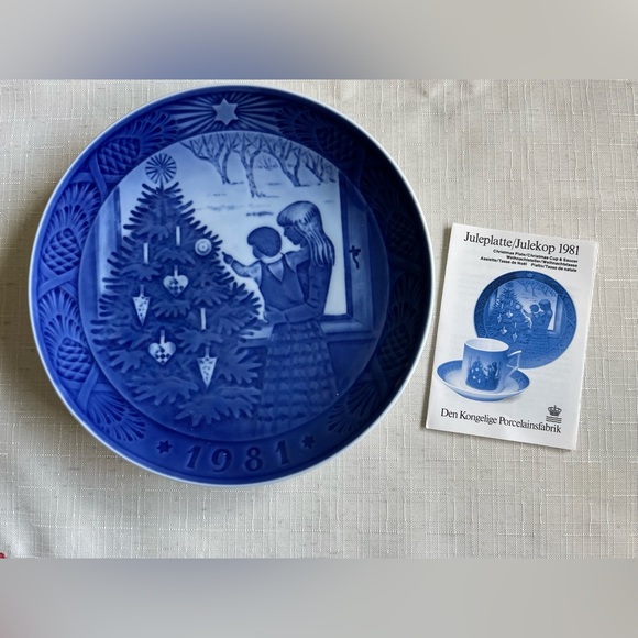 Royal Copenhagen Other - 1981 Royal Copenhagen Christmas Plate “Admiring The Christmas Tree”